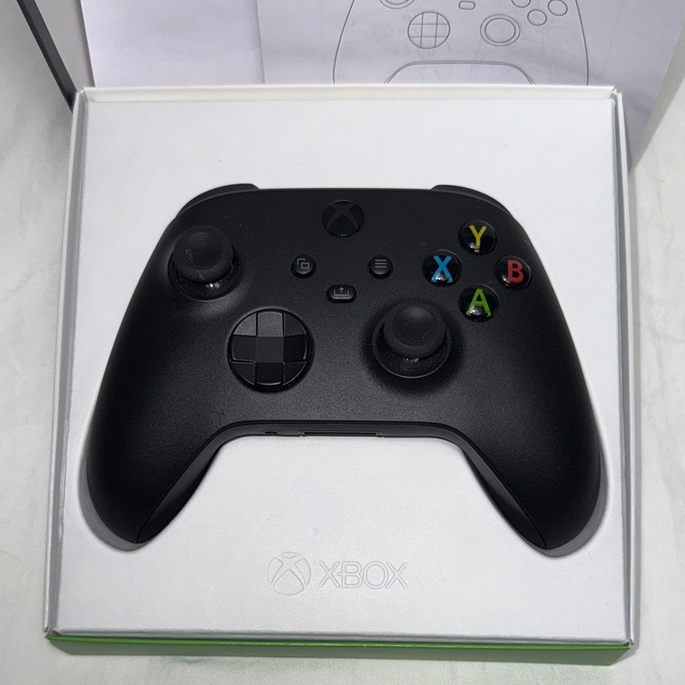 XBOX Wireless Controller - Picture 3 of 4
